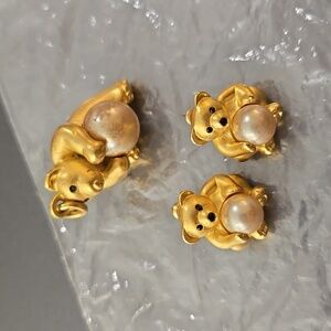 Joan Rivers vintage bear pendant and earrings set costume jewelry